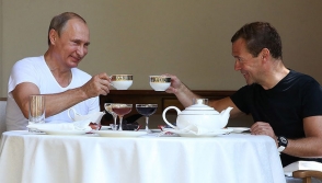 Медведев пригласил Путина на чашку чая